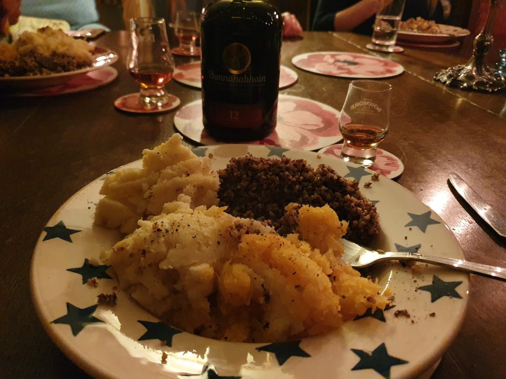 plate of haggis and tatties